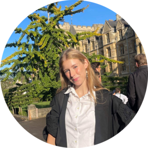 Go to the profile of Evie