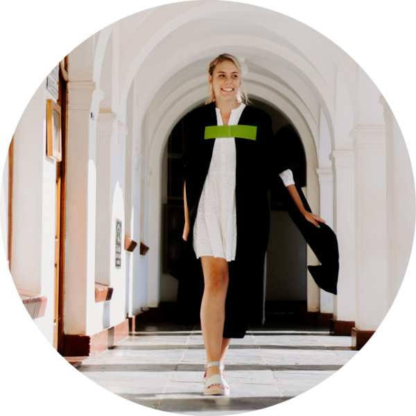 Go to the profile of Simone