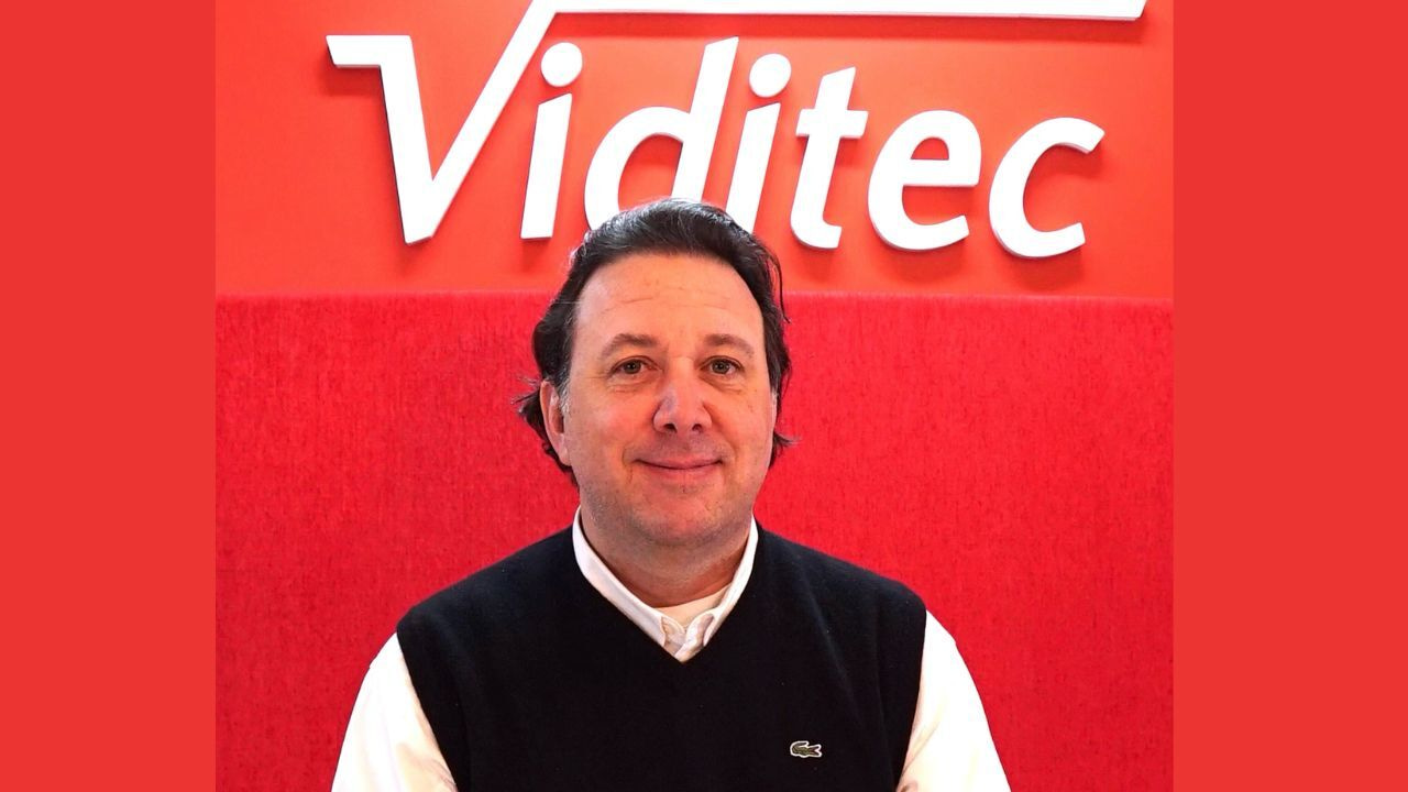 Luis Dec recebe sua certificação CTS