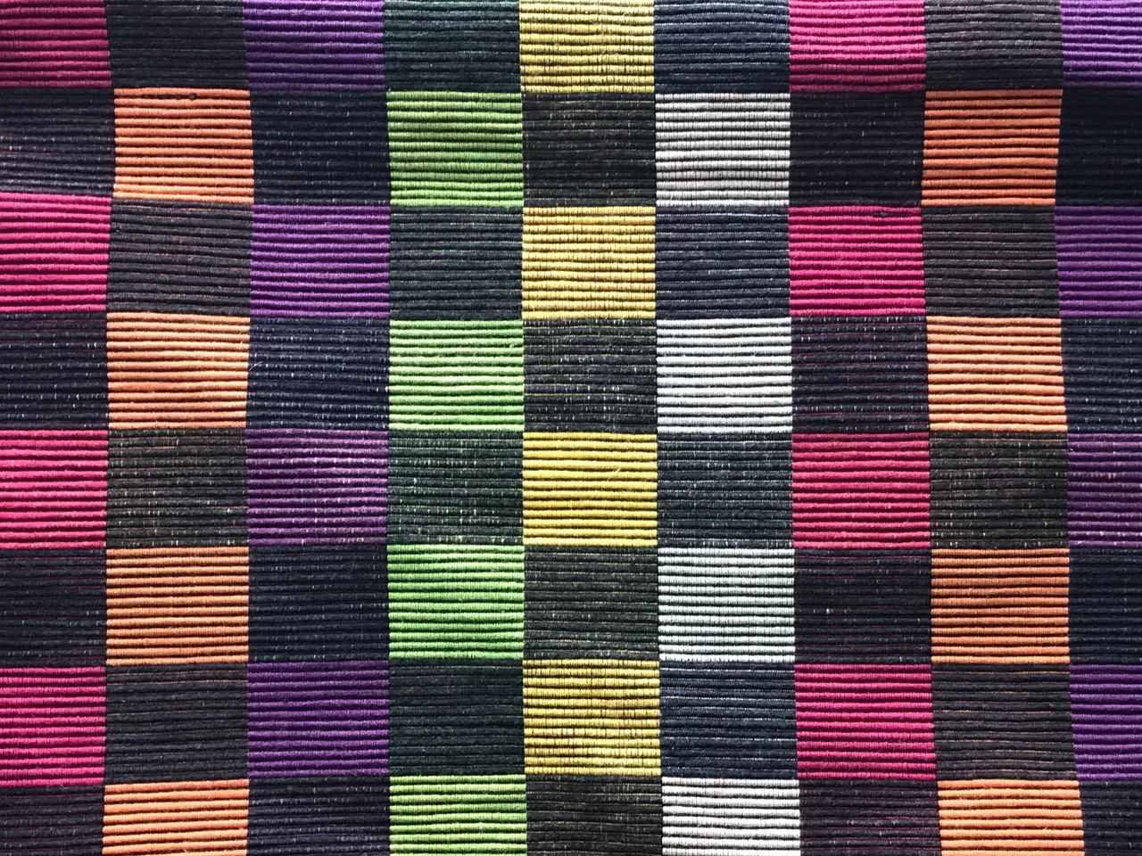 Objectivity in evolutionary sciences: can data speak for themselves?