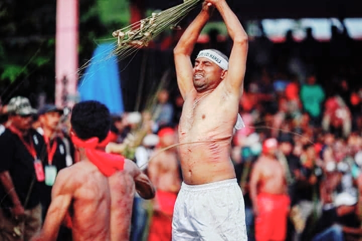 The Symbolic Communication of the Ukuwala Mahiate Ritual of the Indigenous Peoples of Mamala, Moluccas, Indonesia