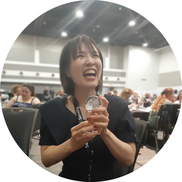 Go to the profile of Asako Kawahara