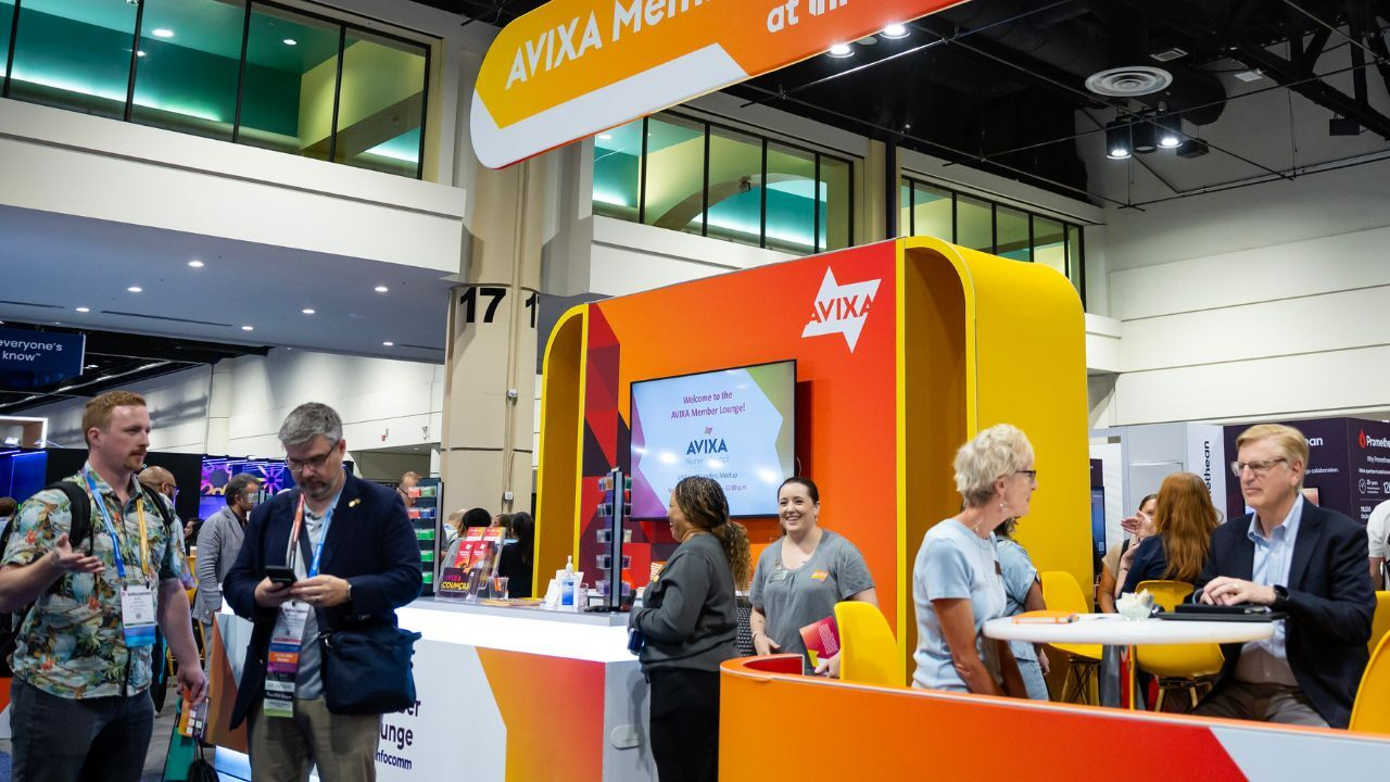 Construyendo puentes en el mundo AV: Estrategias de networking para expositores