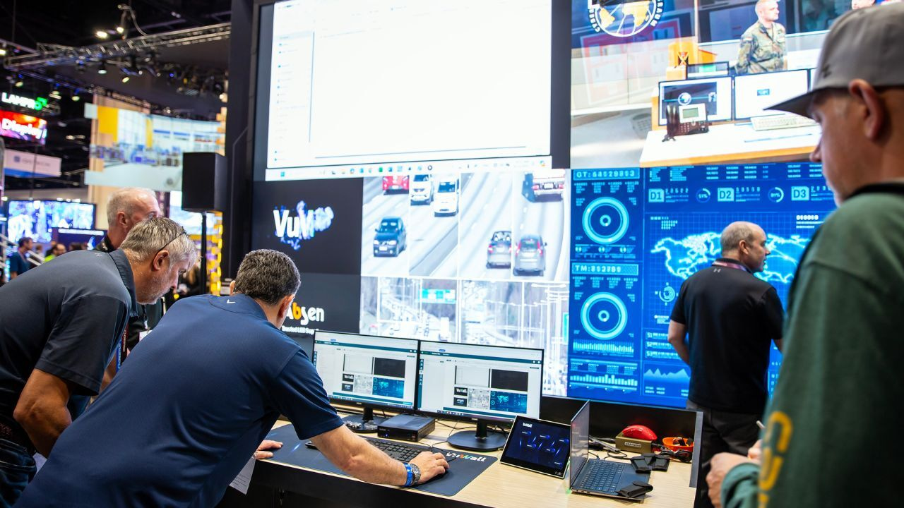 Cómo preparar una presentación en vivo o demostración de producto en una feria