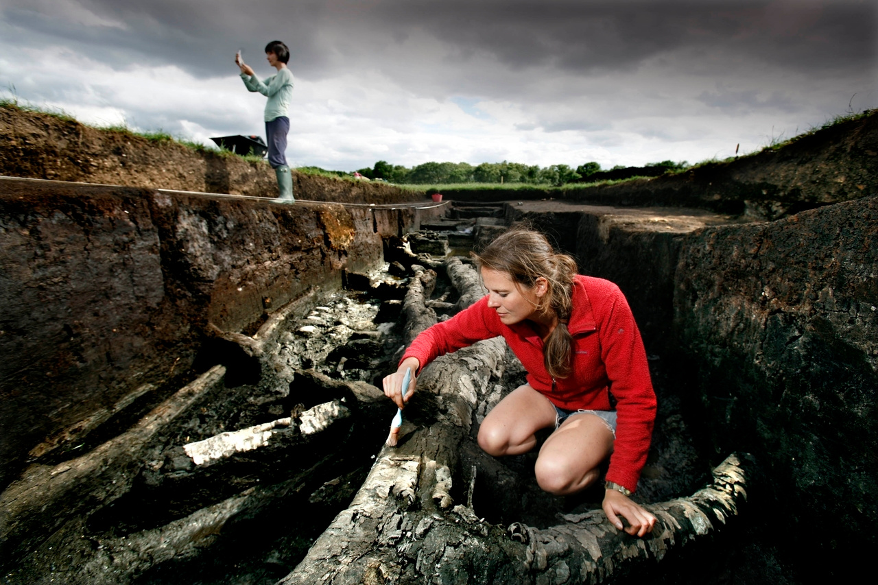 The resilience of postglacial hunter-gatherers to abrupt climate change