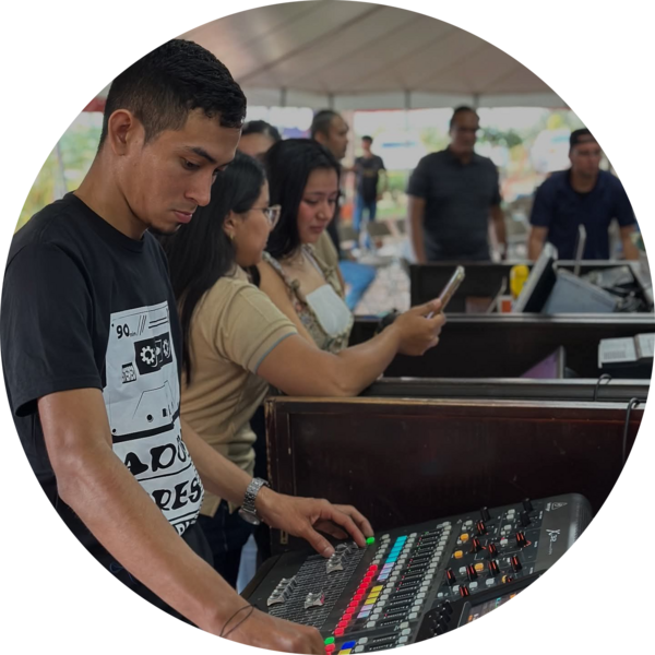 Go to the profile of ALEX NAVARRETE