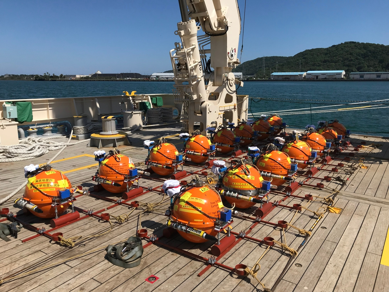 Exploring structural role on slow earthquake fault slip