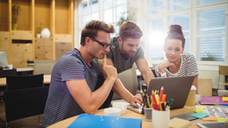 The social game of learning 