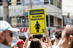 Out with the old, in with the new? Assessing patterns of political representation at times of crises