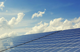 Can late-comer countries catch up in solar PV manufacturing?