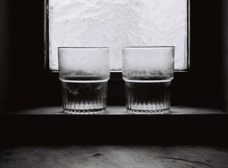 Smutsiga Glas: A photographic expression of postnatal depression