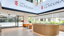 LEDDREAM GROUP transforma el lobby principal de Torre Llacuna en una experiencia audiovisual envolvente con una pantalla LED 360º de 47 m²