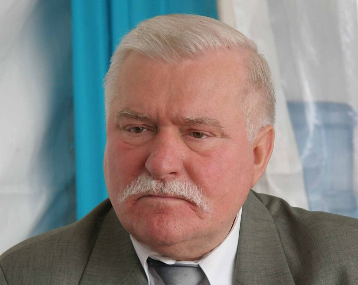 Inspirational leadership quote | Lech Walesa