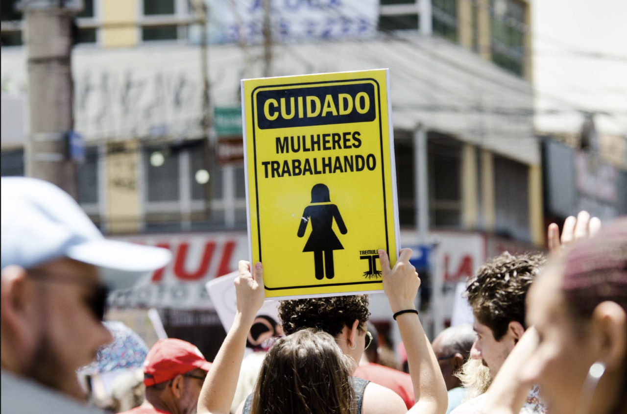 Out with the old, in with the new? Assessing patterns of political representation at times of crises