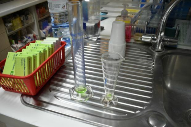 Supervised consumption during the COVID-19 crisis