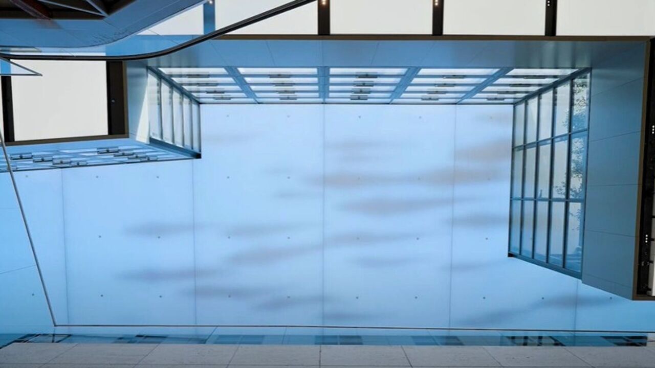 Techo Inmersivo de Iluminación Digital en L’Illa Diagonal: Innovación en Diseño Lumínico