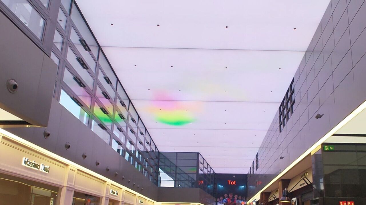 L’Illa Diagonal celebrates its renovation with interactive lighting games and unique experiences