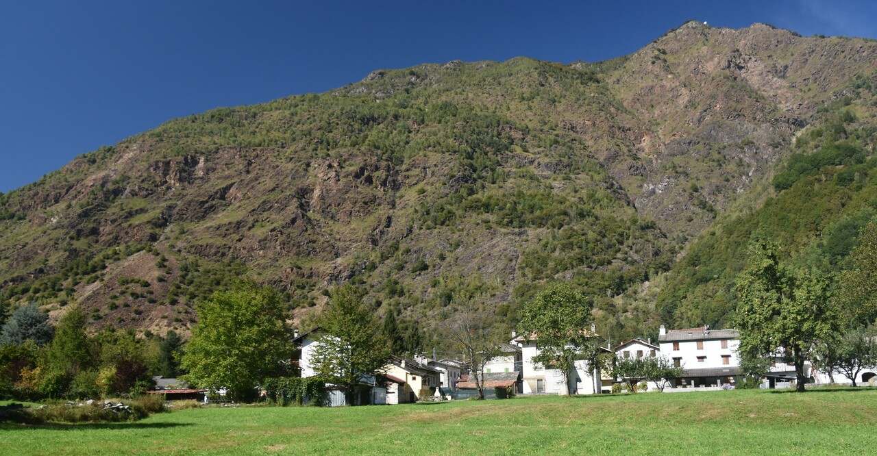 Underplated melts control sulfide segregation at the continental crust-mantle transition