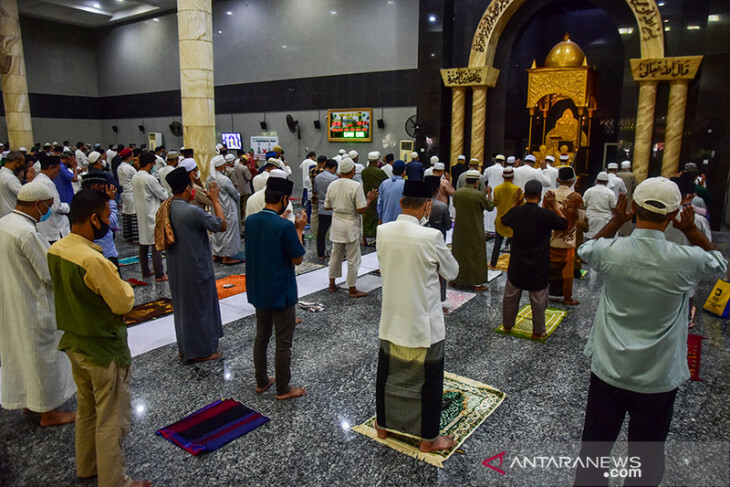 Experience of the Muslim Community Resistance During COVID-19 in Moluccas, Indonesia