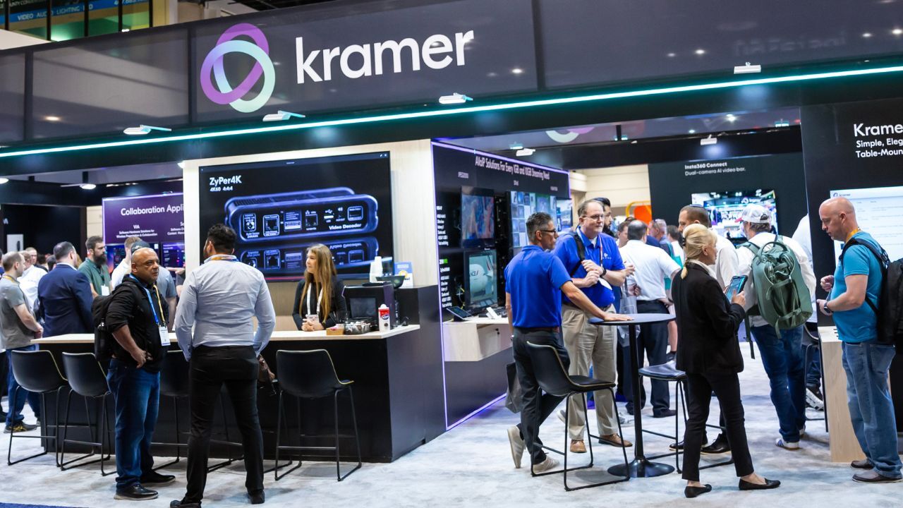 El arte de atender en el stand: ¡Prepara a tu equipo!