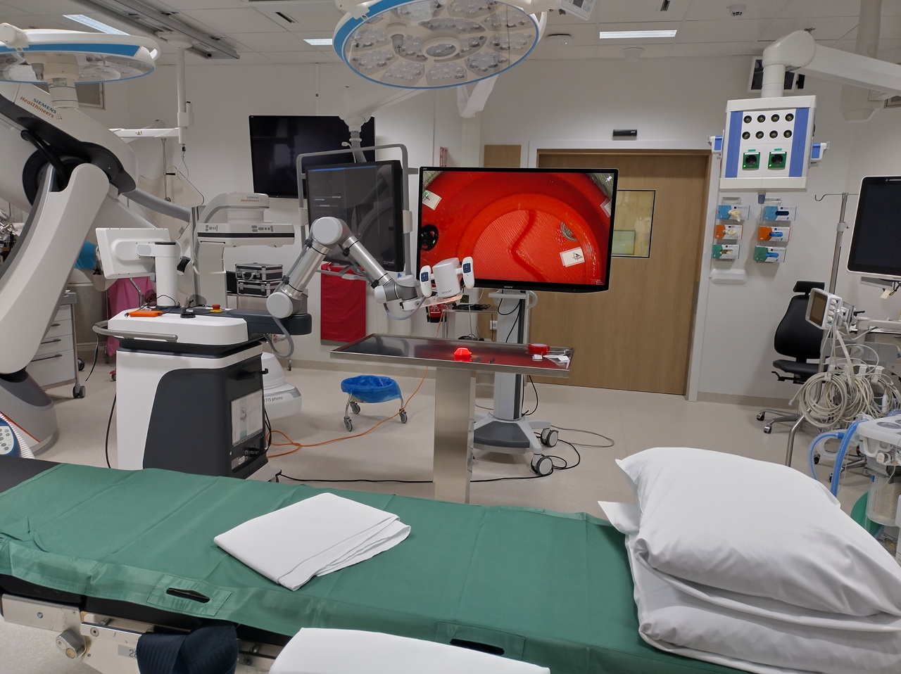 Video gaming facilitates adaptation to surgical exoscopes