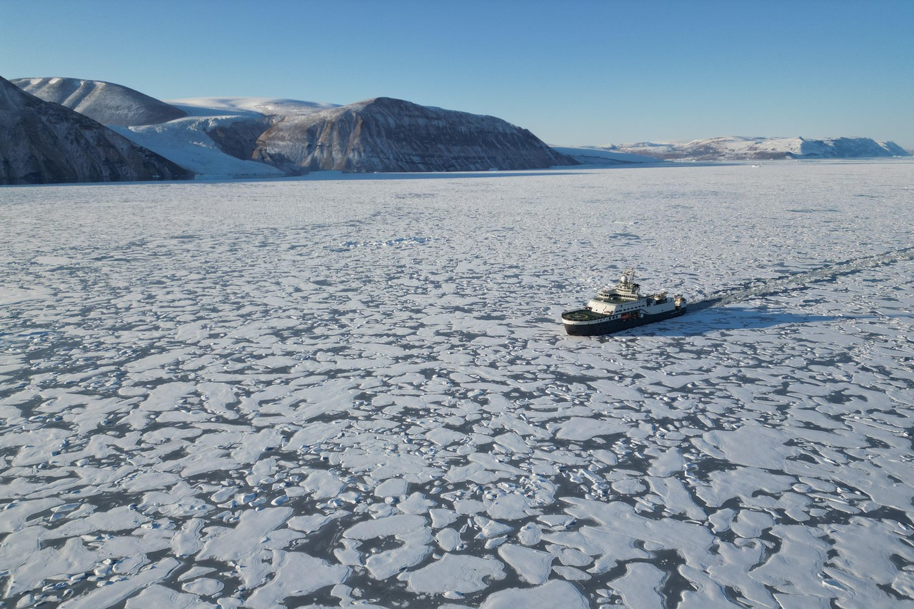 Behind the paper "Natural hydrocarbon seepage at the Northeast Greenland continental shelf"