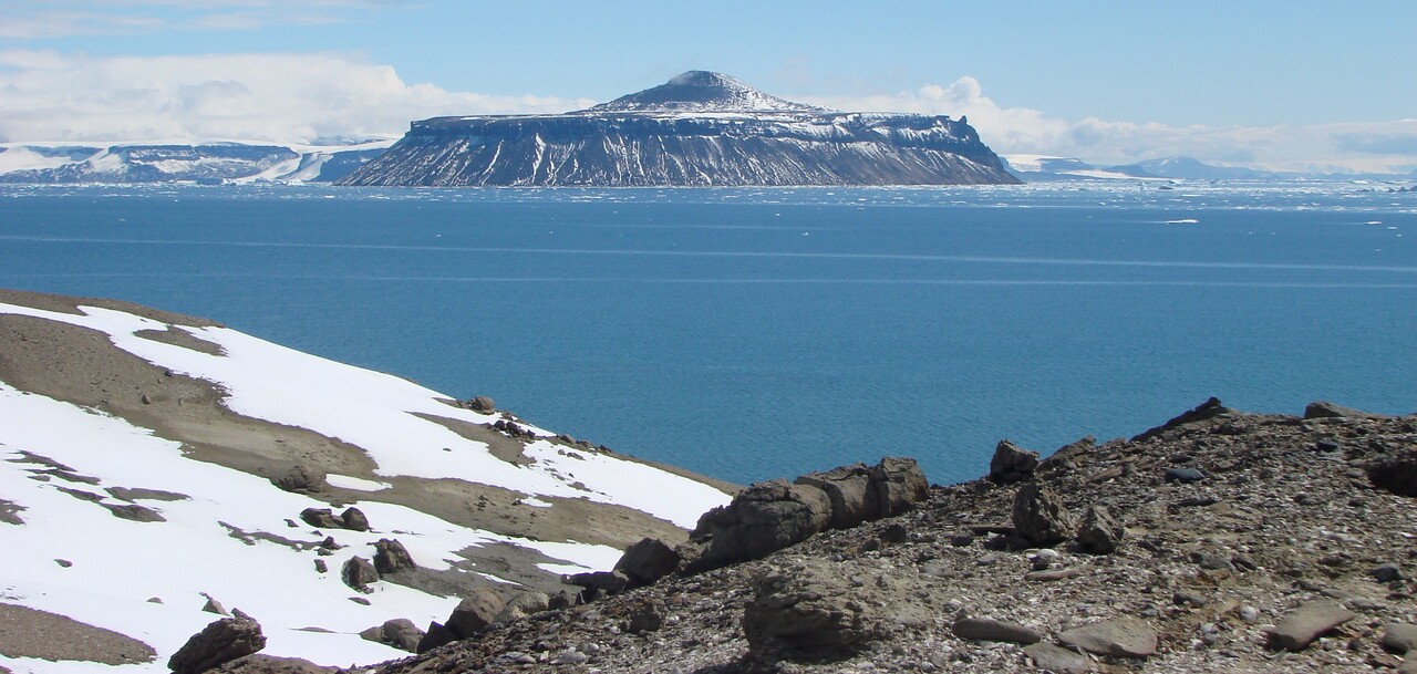 Advancing Antarctic Geoheritage: A Call to the Geoscience Community